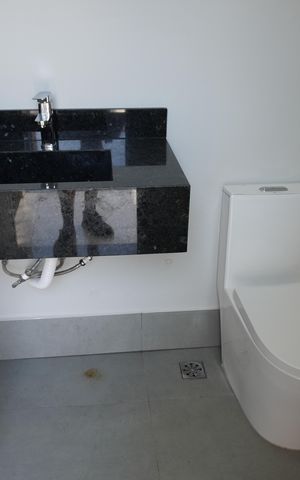 Casa de condomínio à venda com 285m², 3 quartos e 4 vagasBanheiro 5