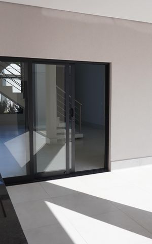 Casa de condomínio à venda com 285m², 3 quartos e 4 vagasPiscina