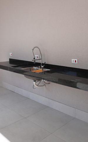 Casa de condomínio à venda com 285m², 3 quartos e 4 vagasPiscina