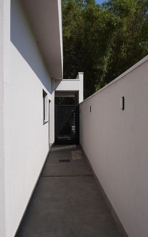 Casa de condomínio à venda com 300m², 3 quartos e 4 vagasPiscina