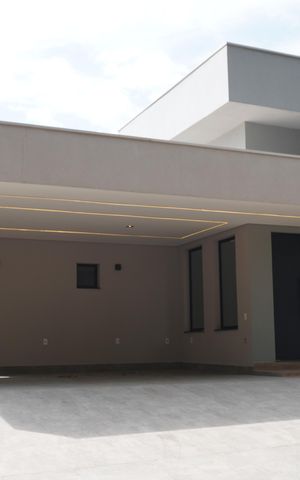 Casa de condomínio à venda com 300m², 3 quartos e 4 vagasFachada com Plaquinha instalada PXZV - 1417