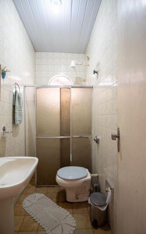 Casa à venda com 360m², 2 quartos e 4 vagas Casa à venda com 360m², 2 quartos e 4 vagasBanheiro da Suíte