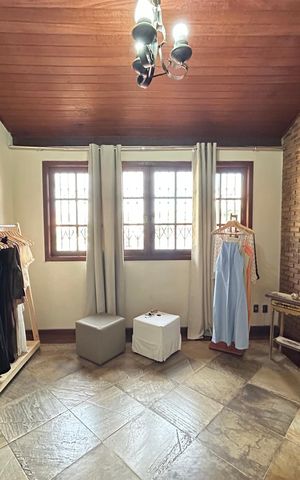 Casa à venda com 1100m², 3 quartos e 10 vagas