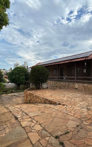 Casa à venda com 1100m², 3 quartos e 10 vagas