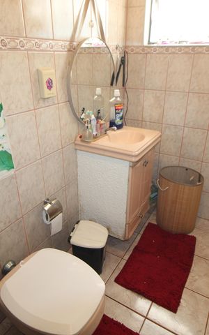 Casa à venda com 120m², 4 quartos e 6 vagasBanheiro 2
