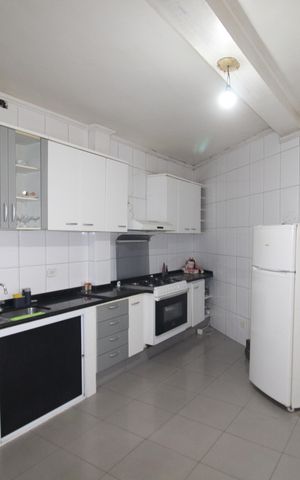 Casa à venda com 120m², 4 quartos e 6 vagasCozinha 