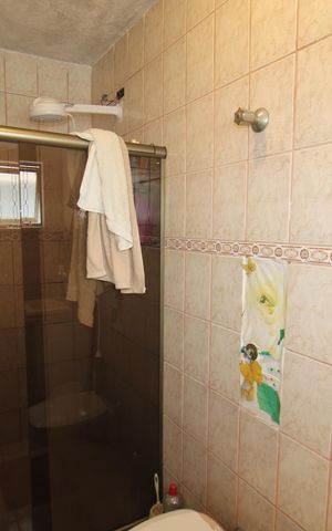 Casa à venda com 120m², 4 quartos e 6 vagasBanheiro 2