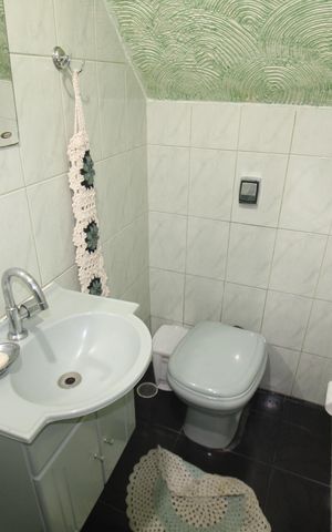 Casa à venda com 120m², 4 quartos e 6 vagasLavabo