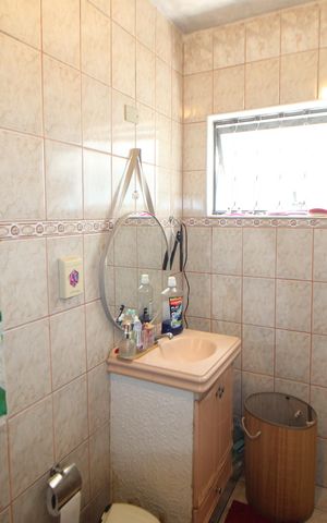Casa à venda com 120m², 4 quartos e 6 vagasBanheiro 2