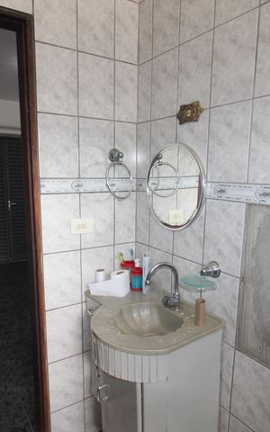 Casa à venda com 120m², 4 quartos e 6 vagasBanheiro 1