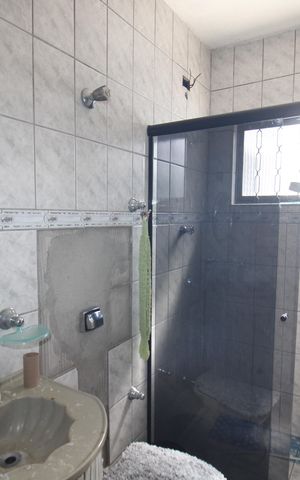 Casa à venda com 120m², 4 quartos e 6 vagasBanheiro 1