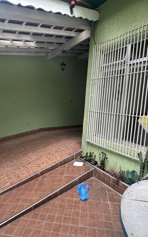 Casa para alugar com 131m², 2 quartos e 2 vagas Casa para alugar com 131m², 2 quartos e 2 vagasBanheiro