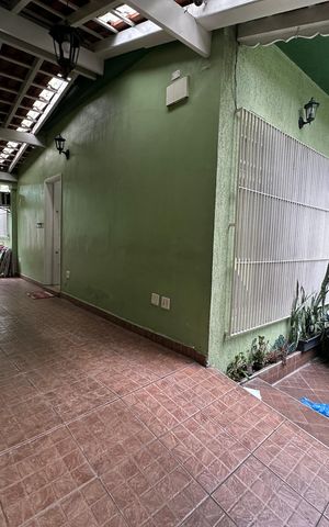 Casa para alugar com 131m², 2 quartos e 2 vagas Casa para alugar com 131m², 2 quartos e 2 vagasBanheiro