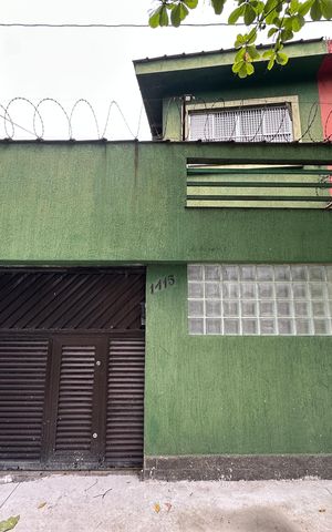 Casa para alugar com 131m², 2 quartos e 2 vagas Casa para alugar com 131m², 2 quartos e 2 vagasFachada