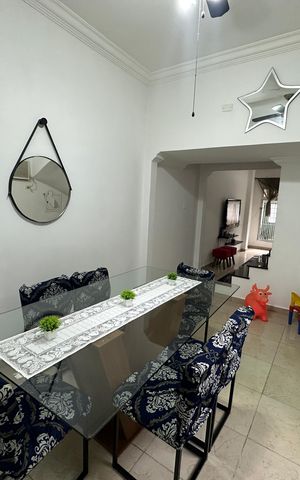 Casa para alugar com 131m², 2 quartos e 2 vagas Casa para alugar com 131m², 2 quartos e 2 vagasSala de Jantar