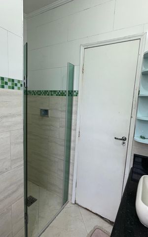 Casa para alugar com 131m², 2 quartos e 2 vagas Casa para alugar com 131m², 2 quartos e 2 vagasBanheiro