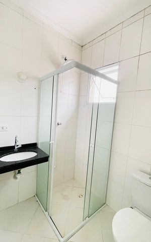 Casa de condomínio para alugar com 47m², 2 quartos e 2 vagas Casa de condomínio para alugar com 47m², 2 quartos e 2 vagasBanheiro