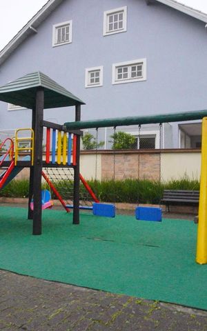 Casa de condomínio à venda com 105m², 3 quartos e 2 vagas Casa de condomínio à venda com 105m², 3 quartos e 2 vagasÁrea comum - Playground