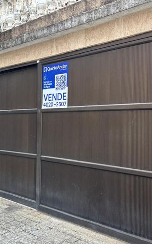 Casa à venda com 240m², 2 quartos e 4 vagas Casa à venda com 240m², 2 quartos e 4 vagasFachada