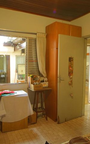 Casa à venda com 240m², 2 quartos e 4 vagasQuarto de Serviço