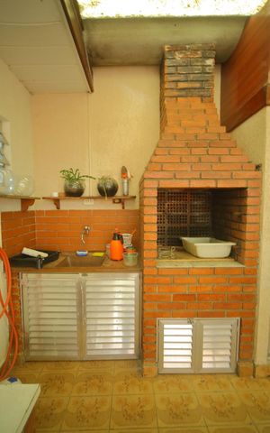 Casa à venda com 240m², 2 quartos e 4 vagasQuintal - Churrasqueira 
