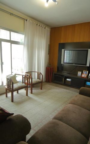 Casa à venda com 240m², 2 quartos e 4 vagasSala