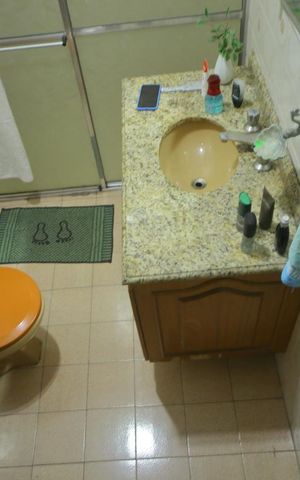 Casa à venda com 240m², 2 quartos e 4 vagasBanheiro social 