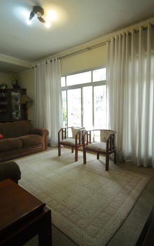 Casa à venda com 240m², 2 quartos e 4 vagasSala