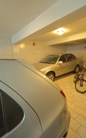 Casa à venda com 240m², 2 quartos e 4 vagasGaragem 