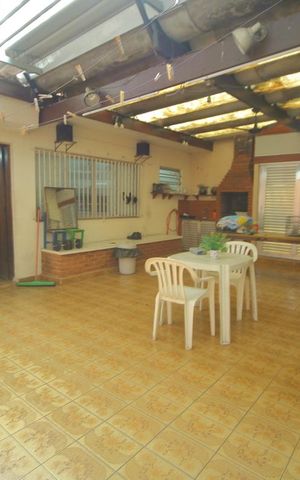 Casa à venda com 240m², 2 quartos e 4 vagasQuintal 