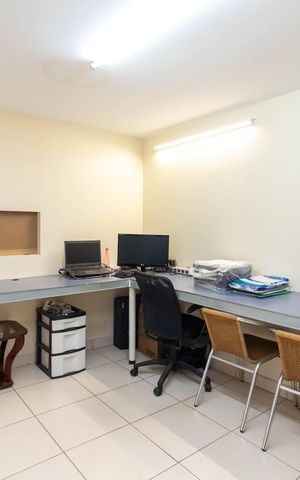 Casa de condomínio à venda com 117m², 2 quartos e 3 vagas Casa de condomínio à venda com 117m², 2 quartos e 3 vagasEscritório