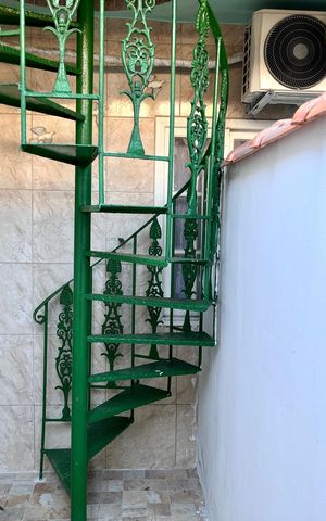 Casa de condomínio para alugar com 69m², 4 quartos e sem vaga Casa de condomínio para alugar com 69m², 4 quartos e sem vagaEscada