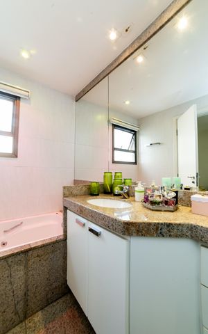 Apartamento à venda com 155m², 3 quartos e 3 vagas Apartamento à venda com 155m², 3 quartos e 3 vagasBanheiro da Suíte 1