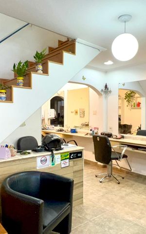 Casa à venda com 63m², 3 quartos e sem vaga Casa à venda com 63m², 3 quartos e sem vagaSala