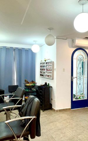 Casa à venda com 63m², 3 quartos e sem vaga Casa à venda com 63m², 3 quartos e sem vagaSala