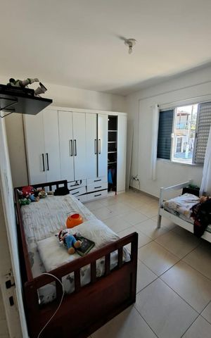 Casa à venda com 200m², 4 quartos e 2 vagas Casa à venda com 200m², 4 quartos e 2 vagasQuarto