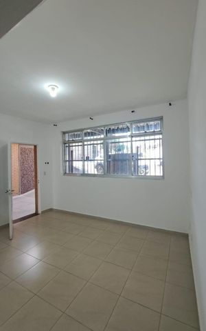 Casa à venda com 200m², 4 quartos e 2 vagas Casa à venda com 200m², 4 quartos e 2 vagasQuarto
