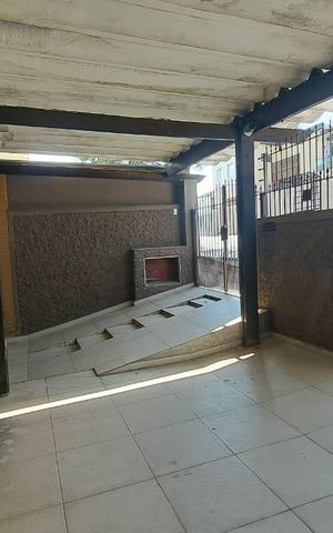Casa à venda com 200m², 4 quartos e 2 vagas Casa à venda com 200m², 4 quartos e 2 vagasGaragem