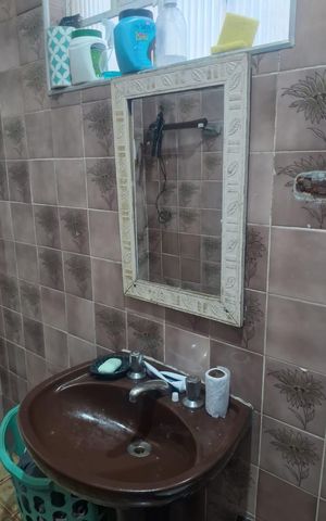 Casa à venda com 200m², 4 quartos e 2 vagas Casa à venda com 200m², 4 quartos e 2 vagasBanheiro