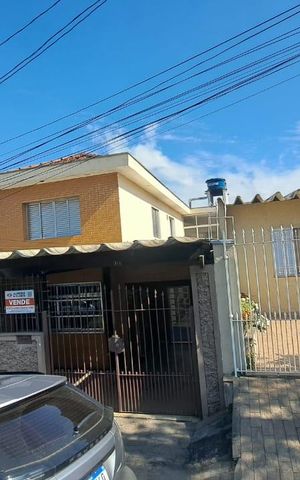 Casa à venda com 200m², 4 quartos e 2 vagas Casa à venda com 200m², 4 quartos e 2 vagasFachada