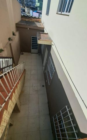 Casa à venda com 200m², 4 quartos e 2 vagas Casa à venda com 200m², 4 quartos e 2 vagasÁrea externa