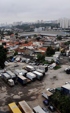 Apartamento para alugar com 42m², 2 quartos e 1 vaga Apartamento para alugar com 42m², 2 quartos e 1 vagaDetalhe - Vista da Varanda da Área de Serviço