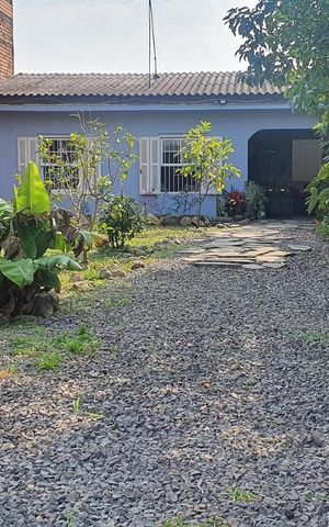 Casa à venda com 72m², 3 quartos e 4 vagas Casa à venda com 72m², 3 quartos e 4 vagasÁrea externa