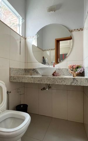 Casa para alugar com 195m², 3 quartos e 3 vagasBanheiro