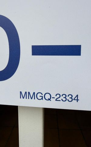 Casa à venda com 177m², 4 quartos e 2 vagas Casa à venda com 177m², 4 quartos e 2 vagasPlaca