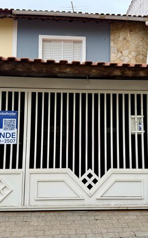 Casa à venda com 177m², 4 quartos e 2 vagas Casa à venda com 177m², 4 quartos e 2 vagasFachada