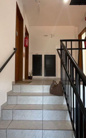 Apartamento para alugar com 63m², 2 quartos e 1 vaga Apartamento para alugar com 63m², 2 quartos e 1 vagaEscada