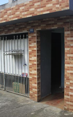 Casa à venda com 125m², 5 quartos e 1 vagaFachada com placa QuintoAndar 