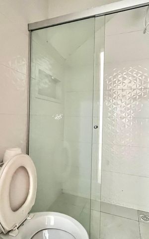 Casa para alugar com 90m², 2 quartos e 1 vaga Casa para alugar com 90m², 2 quartos e 1 vagaBanheiro