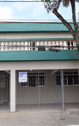 Casa à venda com 210m², 4 quartos e 2 vagasFachada e portão